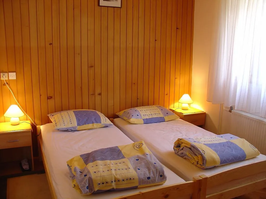 Apartments Maroflin Crni Lug